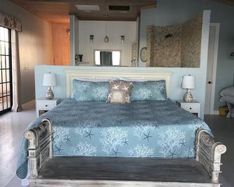 Coco Bay House + Private Beach + Near Public Dock + Green Turtle Cay - Green Turtle Cay - Bedroom