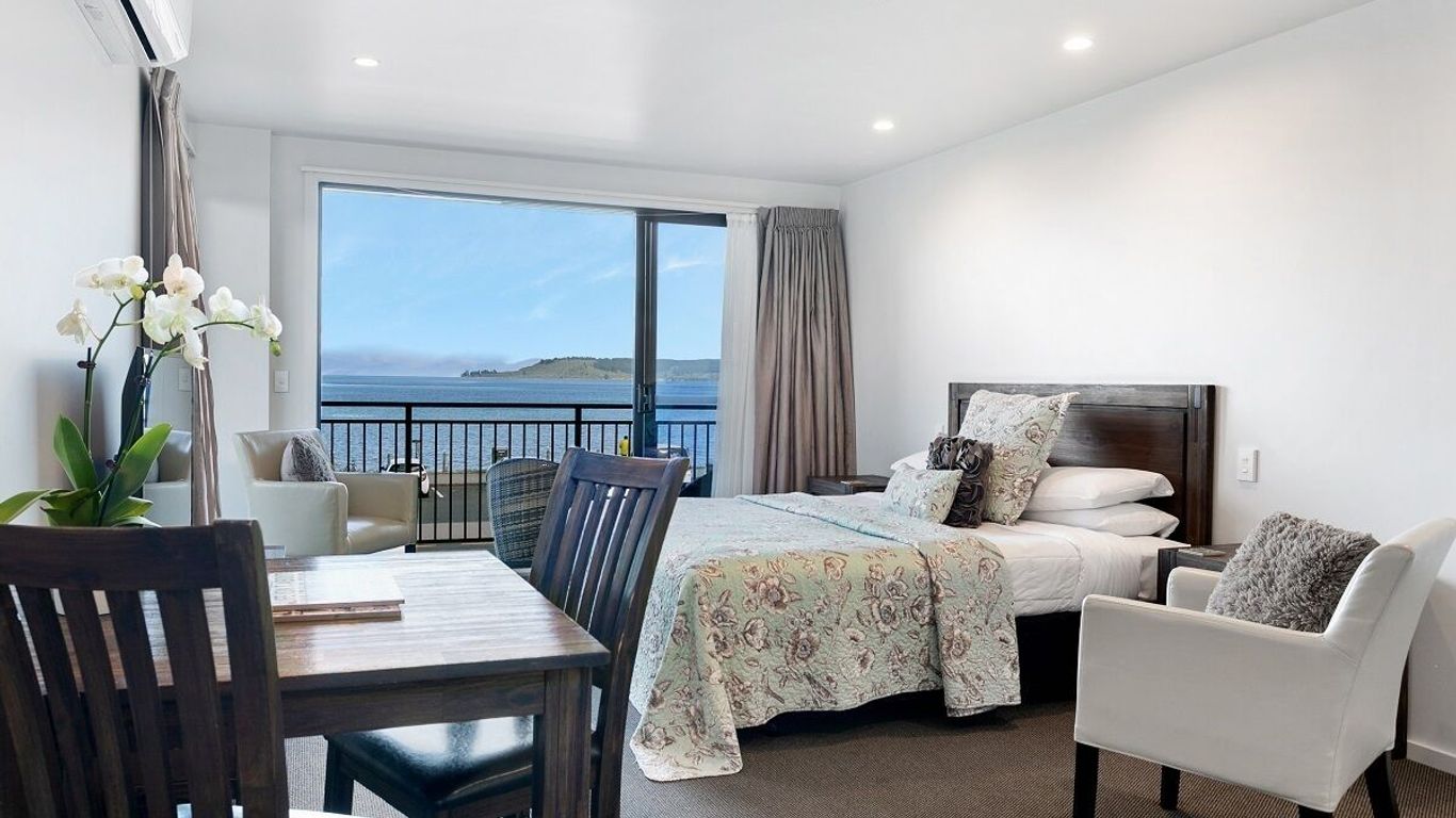 Acacia Lake View Motel