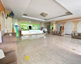 Grand Bunda Hotel Syariah Bukittinggi Powered By Archipelago - Bukittinggi - Lobby