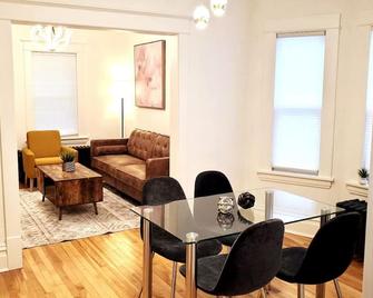 Pinkston Gardens - Saint Paul - Dining room