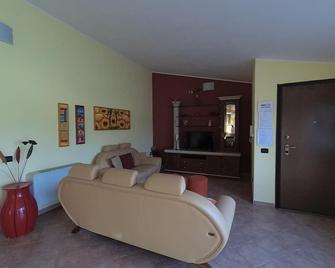 La Mansarda Carbonia It - Carbonia - Obývací pokoj