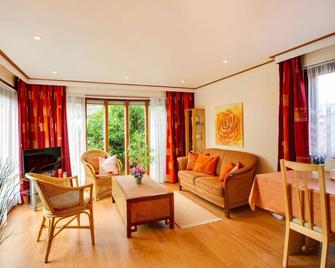 Chalet in Veluwe near De Grote Ark - Garderen - Living room