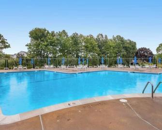 A Wave From It All - Frankford - Pool