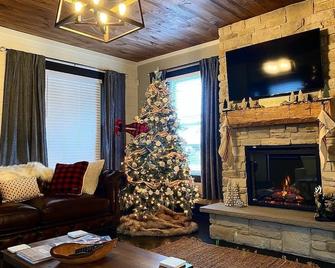 Century Home - Minerva - Living room