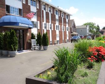 Rodeway Inn Logan International Airport - Revere - Building