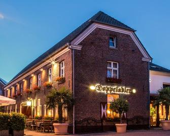 Hotel Restaurant Doppeladler - Rees - Edificio