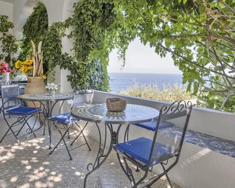 Hotel Girasole - Panarea - Innenhof