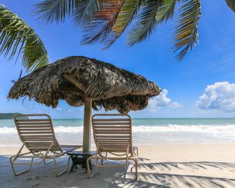 Casa Idaman Motel - Pantai Cenang - Beach