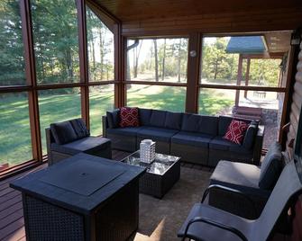 Lakefront House with Amazing Sun Room and Jacuzzi!!! - Adams - Living room