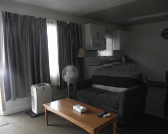 Stratford Motel - Whitehorse - Living room