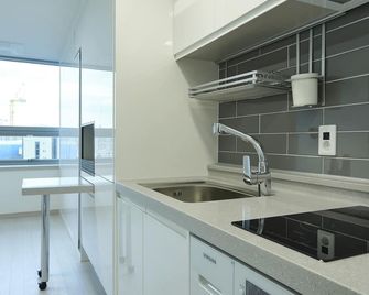 S Stay Hotel - Suwon - Kuchyň