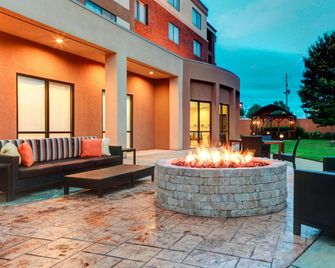 Courtyard by Marriott Anniston Oxford - Oxford - Patio