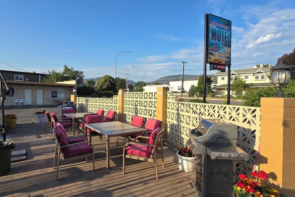 Flamingo Motel - Penticton - Patio