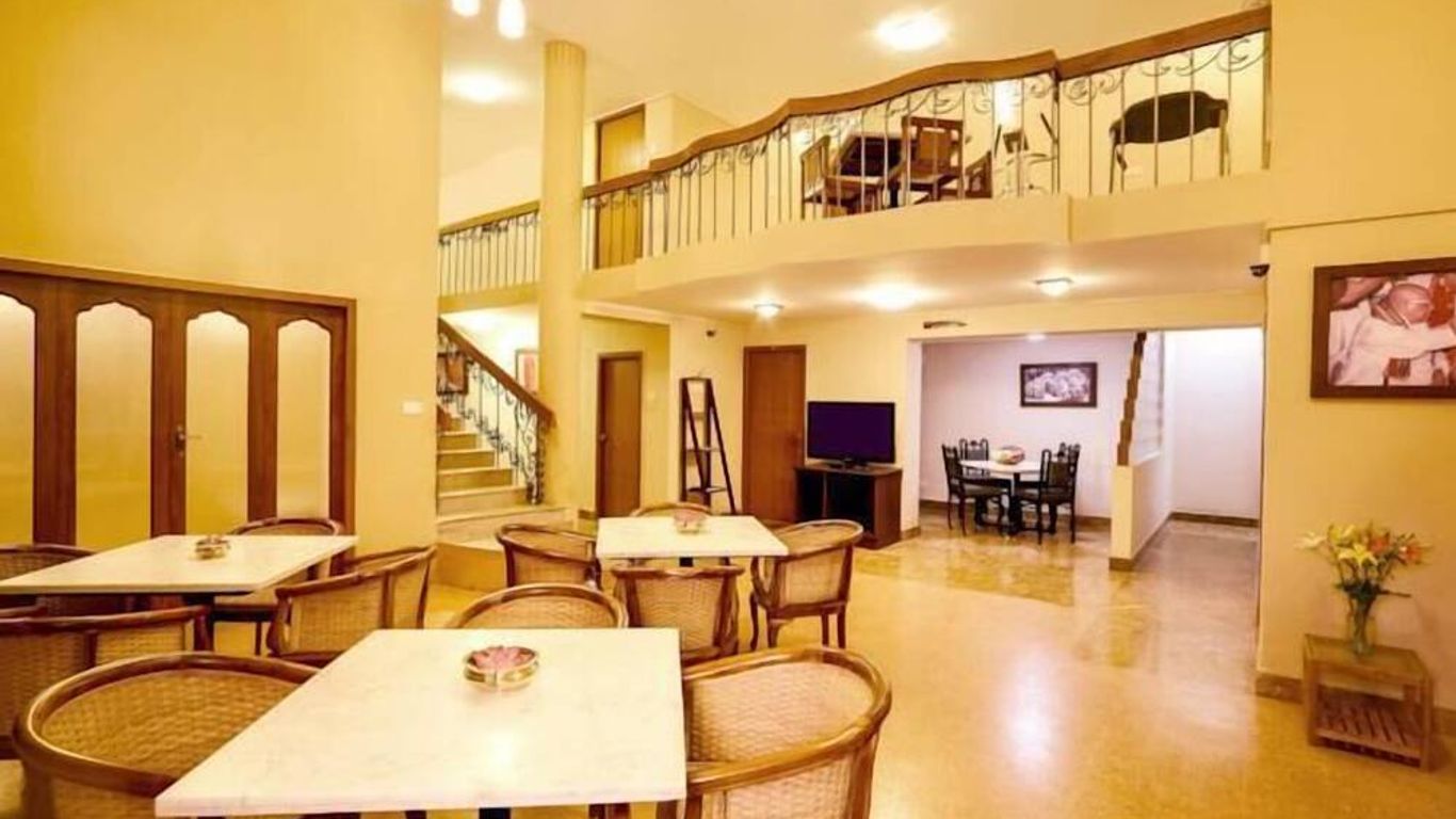 Hanu Reddy Residences Poes Garden