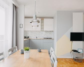 Shortstaypoland Aleje Jerozolimskie (B4) - Varsovia - Comedor