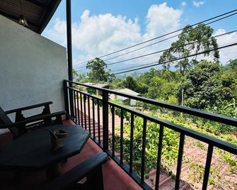 Ella Nature Life Guest & Restaurant -Free Pickup from Ella - Ella - Balkon