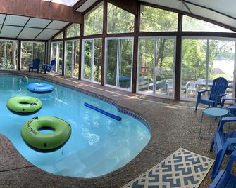 Lakefront property with private heated indoor pool and hot tub! - Marion - Pool