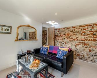 Miller's Cottage, The Old Mill - Saxmundham - Living room