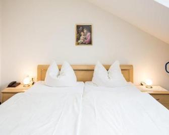 Hotel Pizzeria Venezia - Sohren - Camera da letto