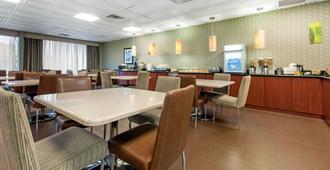 Quality Inn and Suites - Charleston
