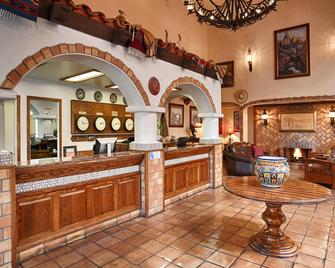Best Western Casa Grande Inn - Arroyo Grande - Front desk