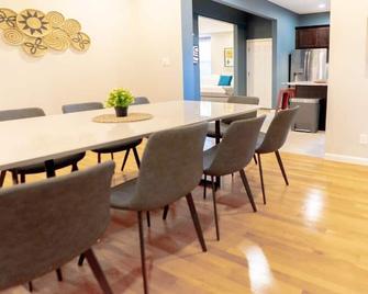 5br Tower Grove Family Home / Abodebucks - St. Louis - Essbereich