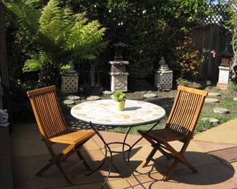 Executive Beach Retreat~ (1-2 people) July 2022 - Santa Cruz - Patio