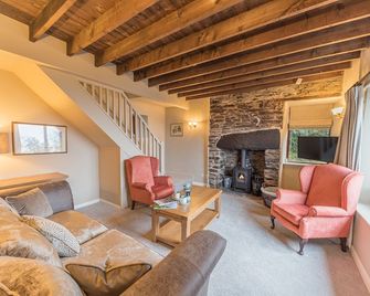 Stunning, unique tower with 2 bedrooms and incredible views - Hawkshead - Living room