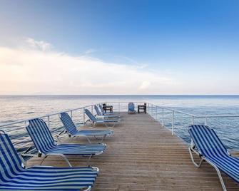 Oasis Hotel - Perama - Beach