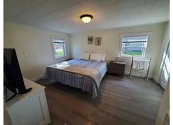 2 Bedroom Close to Town Home - Thomaston - Bedroom