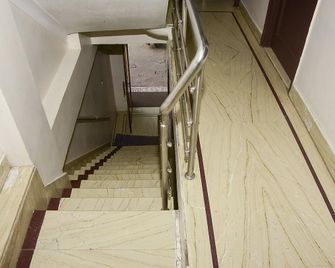 Hotel City Plaza - Bhīlwāra - Escaleras