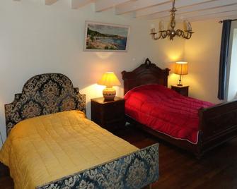 Stone house in Auvergne with a renovated interior - Vollore-Montagne - Habitación