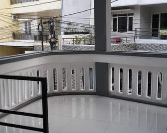 Siwalankerto F7 - Surabaya - Balcony
