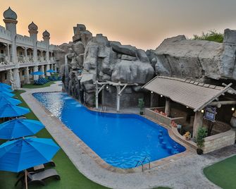 Emirates Park Resort - אבו דאבי - בריכה