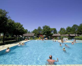 Azzurro B2-5 in Bibione - Bibione - Piscina