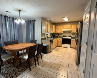 Charming 5-Bedroom House in Quaint Hernando - Hernando