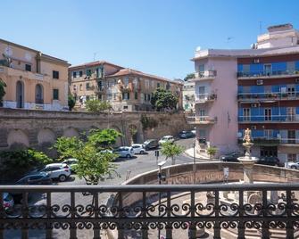 Fontana Falconieri Boutique Hotel - Messina - Balcón