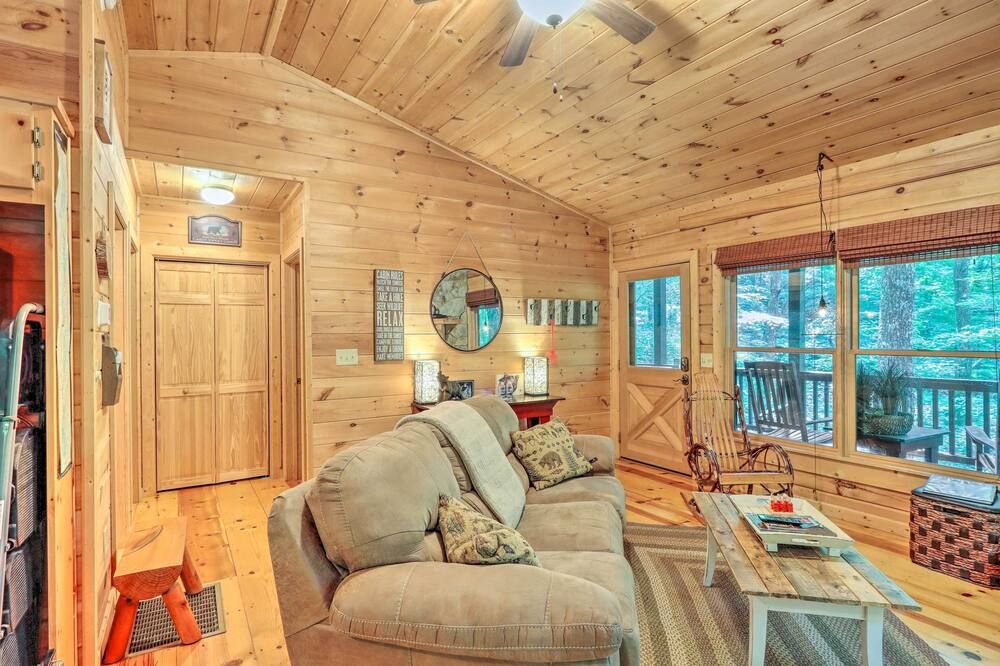 'Bigfoot's Hideout' in Blue Ridge w/ Hot Tub! - Blue Ridge - Sala de estar