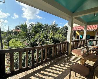 All Seasons Guest House - Hopkins - Varanda