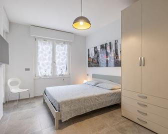 Five Minutes Walk By Wonderful Italy - Sanremo - Sypialnia