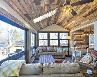 Inviting Irma Cottage with Silver Lake Access! - Tomahawk - Living room