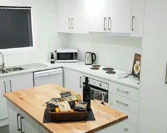 1 Bedroom - Griffith East Apartments - Griffith - Küche