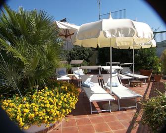 Hotel Villa Verde - פוריו - פטיו