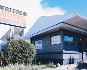Stardust Motel - Camrose - Budova