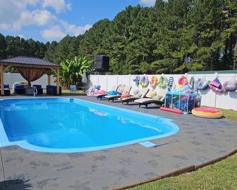 Family Friendly Oasis - Lincolnton - Pool