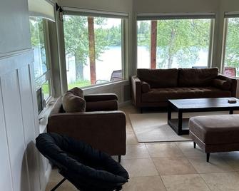 Luxury Home on a Pristine Lake - Nikiski - Sala de estar