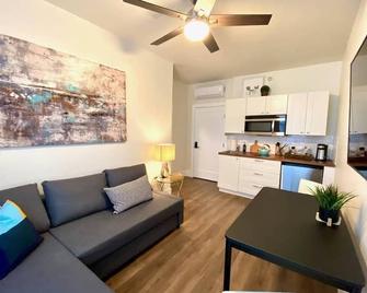 313-Bright 1 Bedroom downtown San Jose - San Jose - Living room