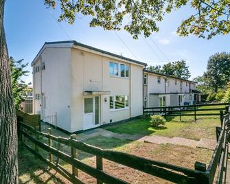 Hillcrest Lodge - Stevenage - Building