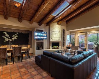 Comfortable & Private 3 Bedroom Villa World Class Boulders Golf And Spa Resort - Carefree - Living room