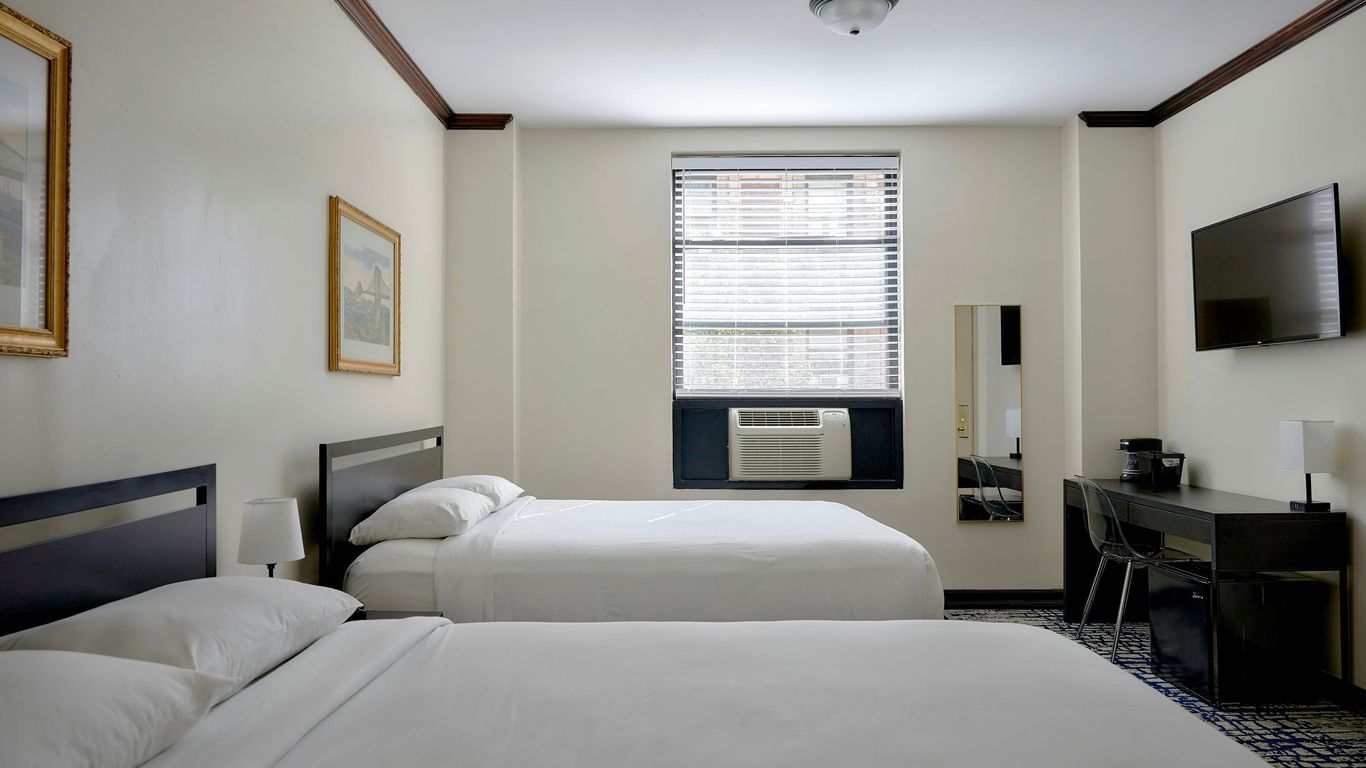 Night Hotel Broadway